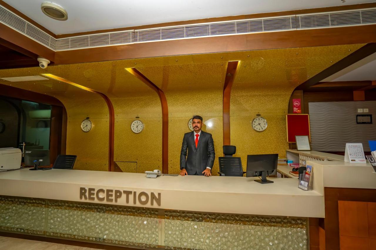 Hotel Sidhartha Chalakudy Kizhake Chālakudi Exterior foto
