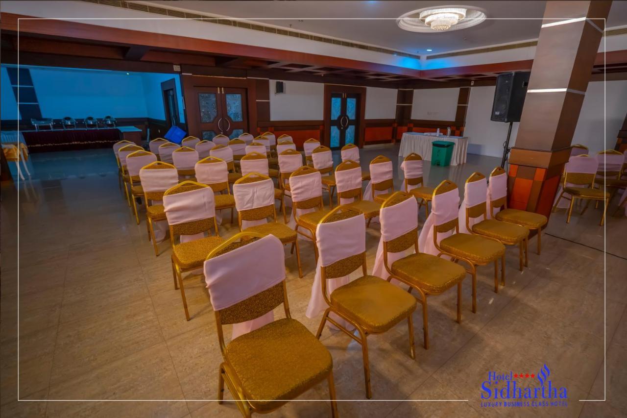 Hotel Sidhartha Chalakudy Kizhake Chālakudi Exterior foto