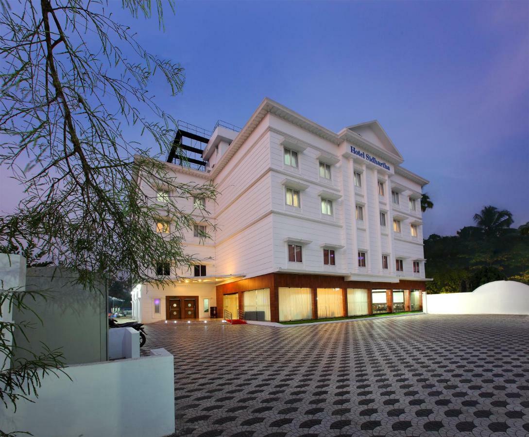 Hotel Sidhartha Chalakudy Kizhake Chālakudi Exterior foto